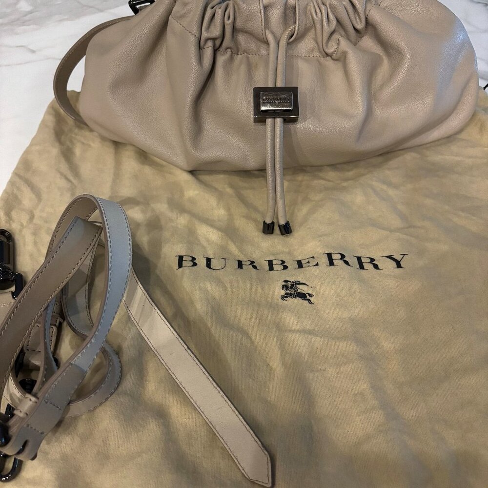Authentic Burberry Leather Purse RARE FIND!